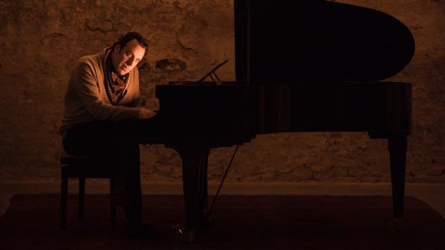 Chilly Gonzalesのドキュメンタリー映画『黙ってピアノを弾いてくれ』が公開決定