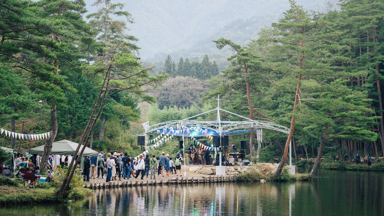 長野県おおぐて湖キャンプ場に誕生したカルチャースポット「森のオアシス・COSMOS」にてオープニングパーティーが開催
