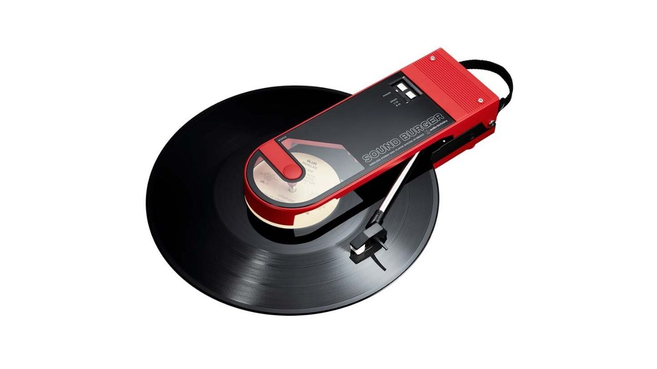オーディオテクニカ、レコードを挟んでどこでも聴ける「サウンドバーガー」復刻。創業60周年記念モデルとして発売
