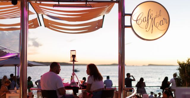 バレアリックの聖地「Café del Mar」創立45周年を迎えリニューアルオープン|Pig&Danによる新シリーズも始動