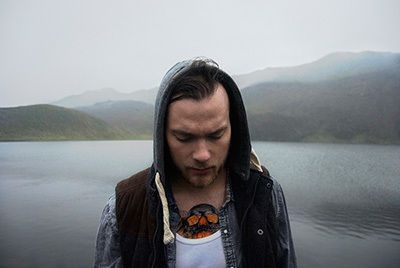 アイスランド全人口の10人に1人が彼のアルバムを所有！Ásgeir（アウスゲイル）、これまでの軌跡をまとめた映像が公開