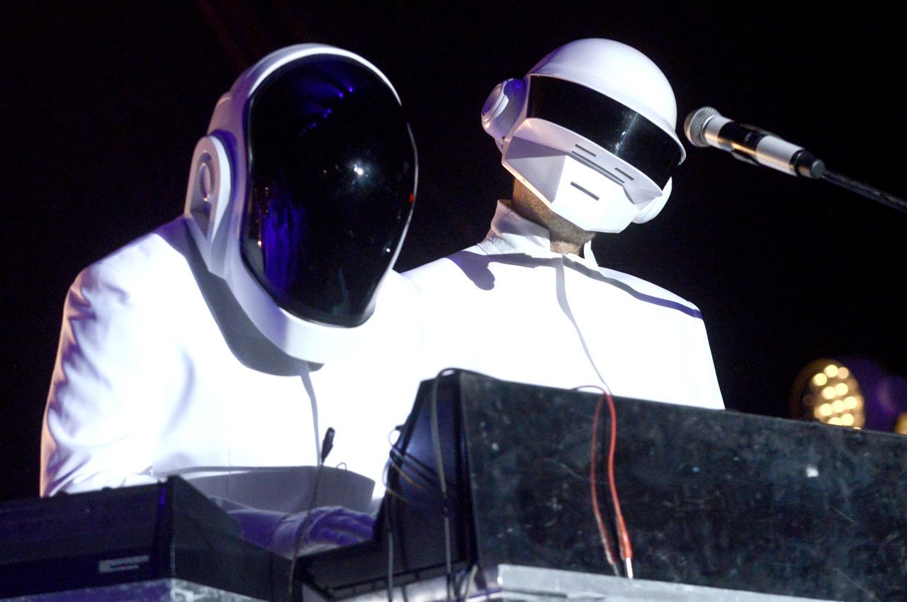 Daft Punk & The Weeknd、A Tribe Called Questらグラミー賞授賞式でパフォーマンスを披露