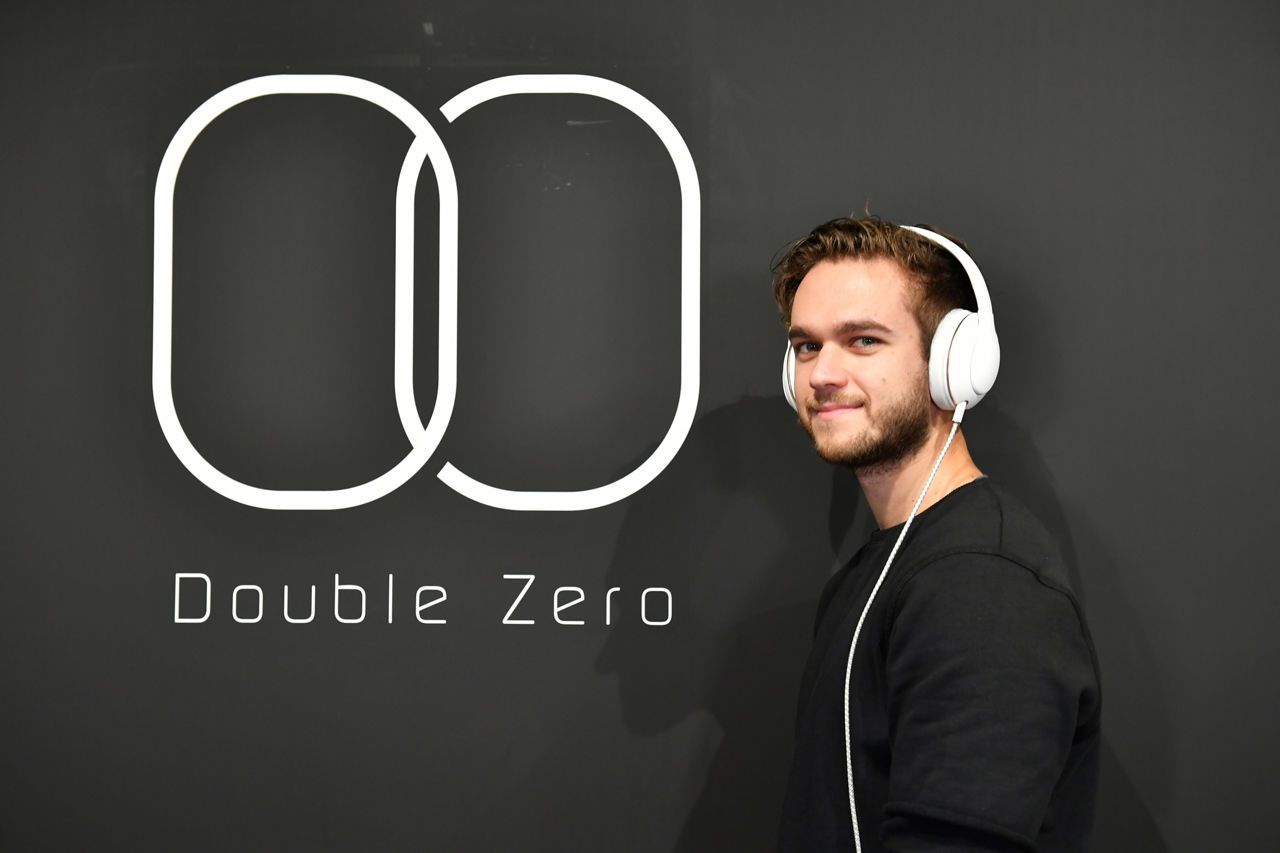 「10年後も変わらない、シンプルで美しいものを作りたかった」 Zeddが自身プロデュースのヘッドフォン「Double Zero 001」の魅力を語る