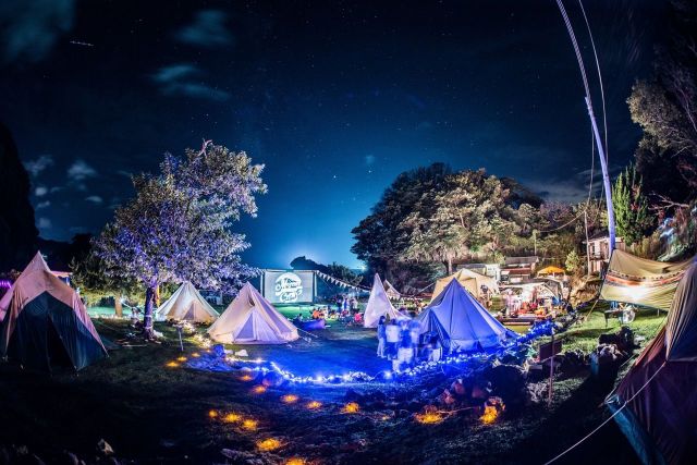 無人島でキャンプと映画を楽しむ野外フェス「MUJINTO cinema CAMP」開催