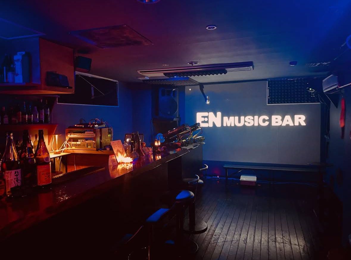EN MUSIC BAR